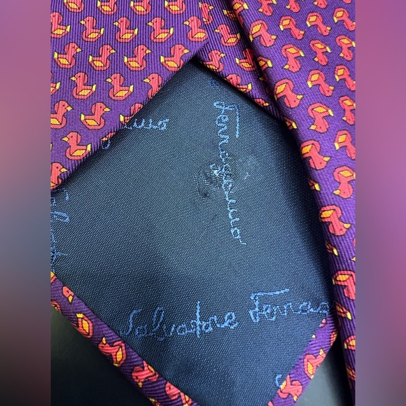 Salvatore Ferragamo- Purple and Red Ducky Patterned Men's Silk Tie, Made in USA - Picture 4 of 7